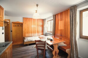 Apartamento Confort, balcón | Restauración