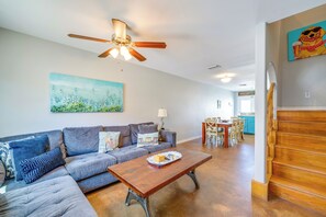 Apartment (4 Bedrooms) | Front of property - Steps to Beach & Pool Access: Port Aransas Condo (Port Aransas)