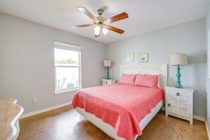 Apartment (4 Bedrooms) | Interior - Steps to Beach & Pool Access: Port Aransas Condo (Port Aransas)