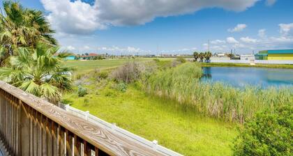 Steps to Beach & Pool Access: Port Aransas Condo