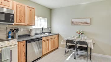 House (2 Bedrooms) | Interior
