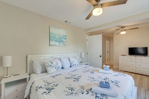 House (3 Bedrooms) | Interior - Chic Port Charlotte Home ~ 9 Mi to Englewood Beach (Port Charlotte)