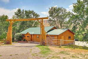 House (3 Bedrooms) | Interior - Dubois Riverfront Lodge w/ On-site Fishing & Views (Dubois)