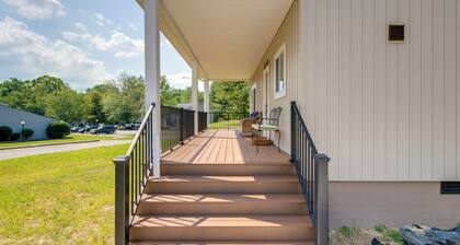 Peaceful Hendersonville Home < 2 Mi to Main St!