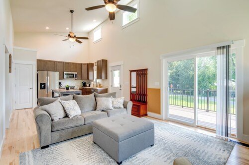 Peaceful Hendersonville Home < 2 Mi to Main St!