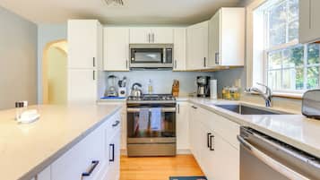 House (2 Bedrooms) | Interior