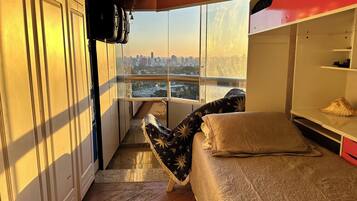 1 quarto, escrivaninha, ferros/tábuas de passar roupa, Wi-Fi de cortesia