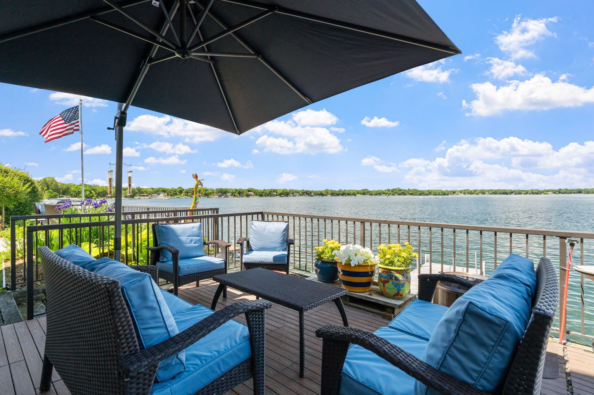 MINNeSTAY* The Giraffe House | Lakefront
