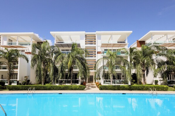 Pool - Costa Hermosa F101LO_200MbpsPool_BBQ_Walk to the Beach (Bavaro-Punta Cana)