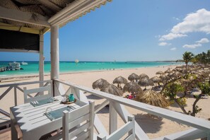 Outdoor dining - Costa Hermosa H301LO_80Mbps_Pool_BBQ_Walk to the Beach (Bavaro-Punta Cana)