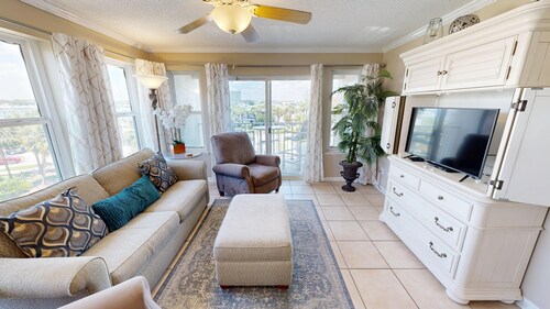 Poolside Villas 308 - 2 BR close to Jetties and Beach