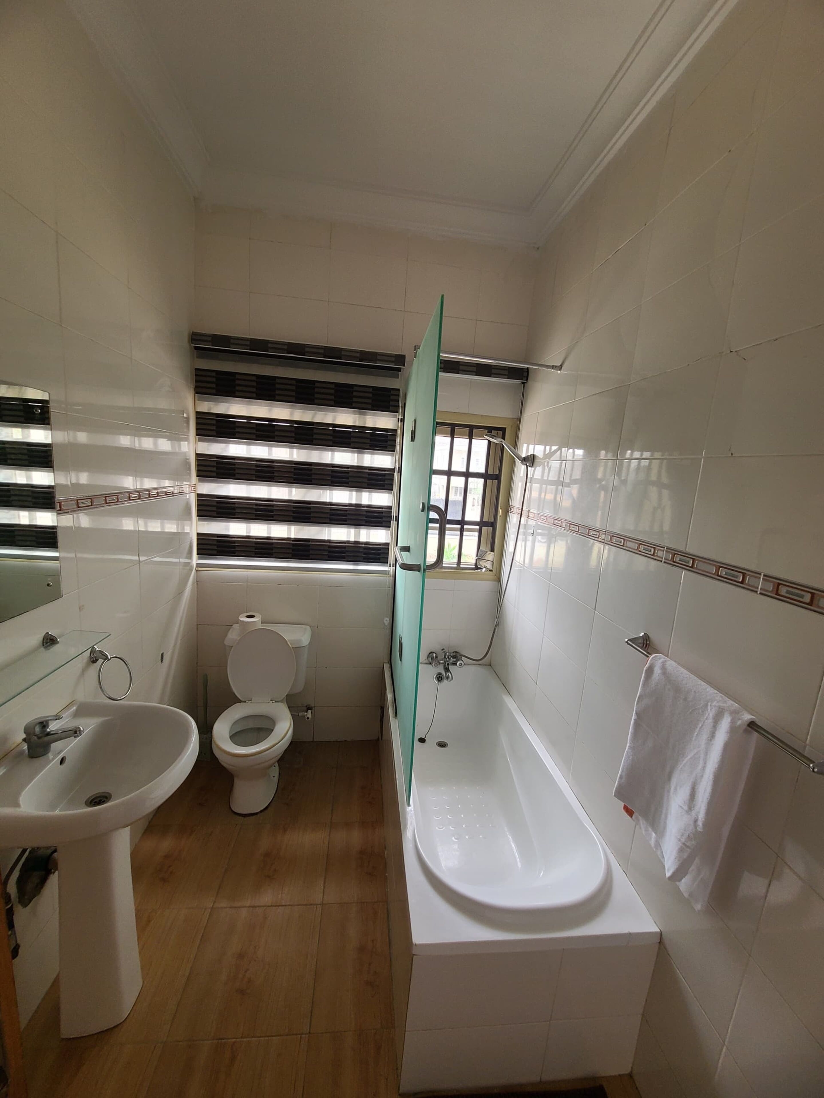 基础客房 | 浴室