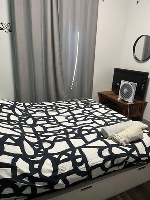 2 bedrooms, iron/ironing board, WiFi, bed sheets