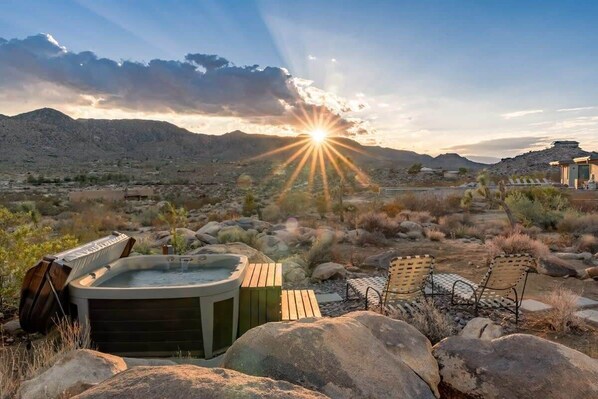 Outdoor spa tub