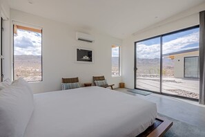 3 bedrooms, iron/ironing board, travel cot, WiFi