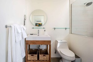 Shower, hair dryer, towels, shampoo