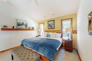 3 soverom, skrivebord, strykejern/-brett og wi-fi (inkludert)