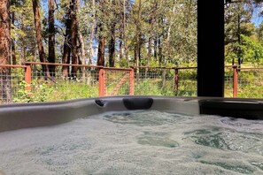 Outdoor spa tub - Hot Tub, Dog Friendly, Great Location (Pagosa Springs)