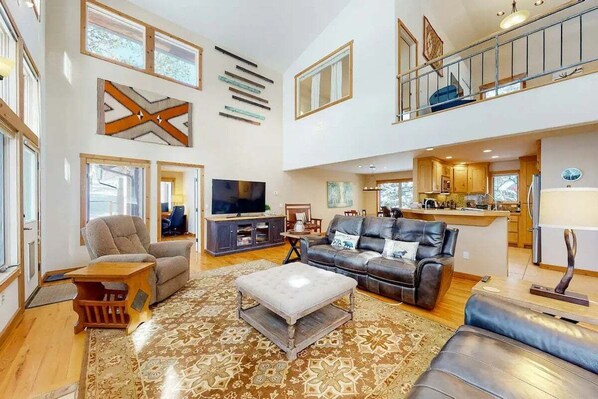 Smart TV, fireplace - Hot Tub, Dog Friendly, Great Location (Pagosa Springs)