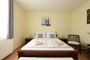 1 bedroom, iron/ironing board, travel cot, free WiFi