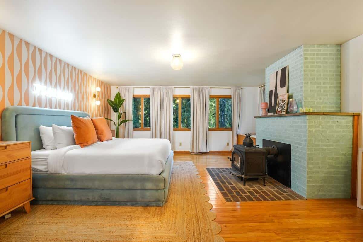 3 bedrooms, WiFi (free), bed sheets