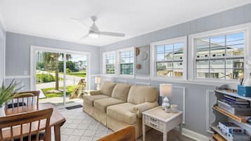 Een smart-tv en een kantoor