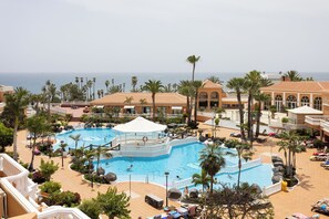 Piscine extérieure, piscine chauffée