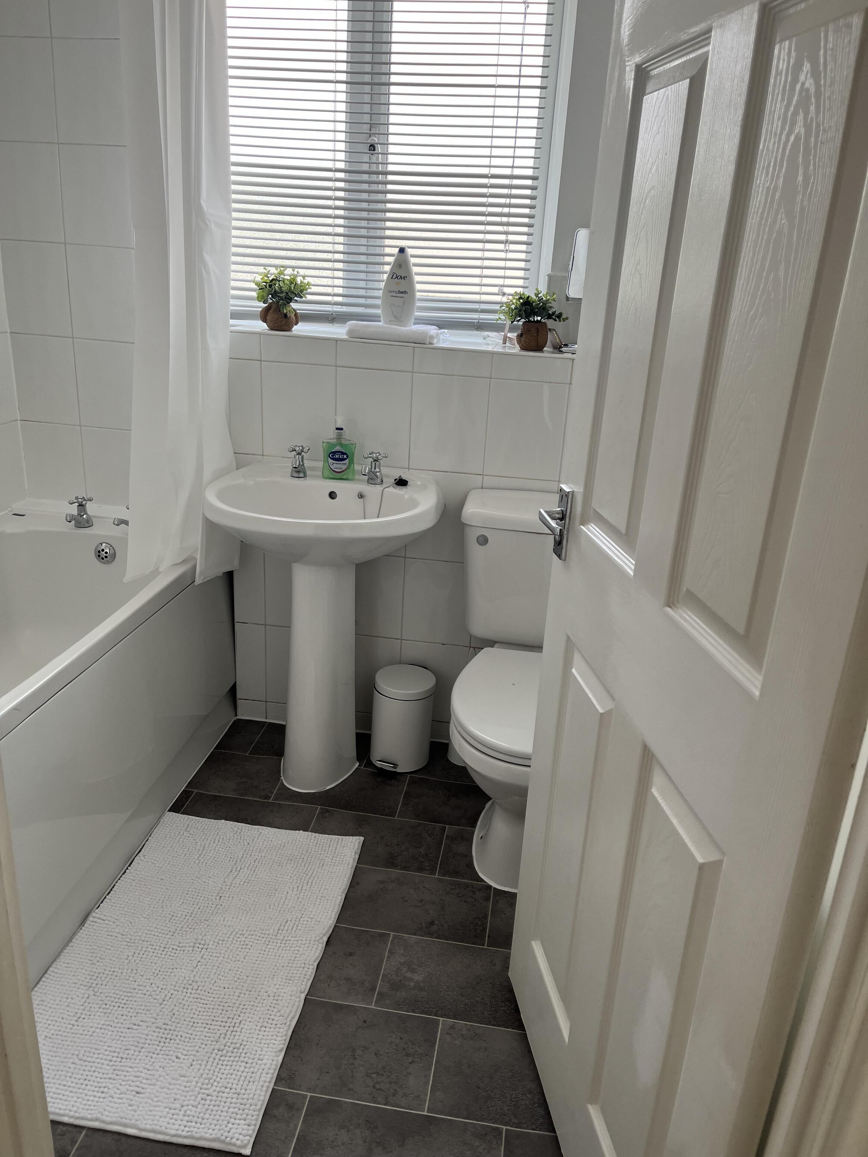 House | Bathroom | Combined shower/tub, deep soaking tub, towels