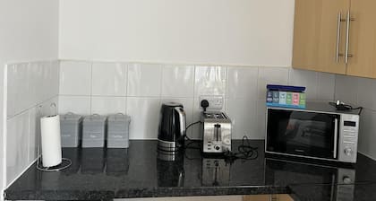 Hive Stays, Sleeps 3, Free Parking, Wifi, Smart Tv