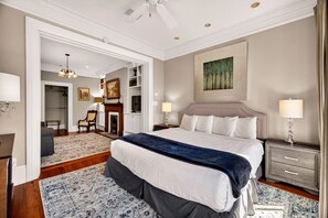 4 室のベッドルーム、デスク、アイロン / アイロン台、WiFi (無料)