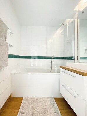 Hårtørrer, håndklæder, Sæbe, Shampoo