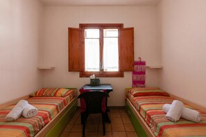 Family House, Multiple Bedrooms, 2 Bathrooms (Casa Crystal Near The Sea)