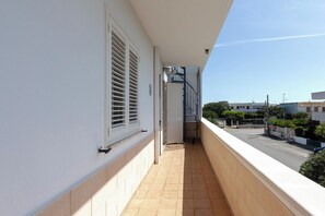 Family House, Multiple Bedrooms, 2 Bathrooms (Casa Crystal Near The Sea) | Property grounds