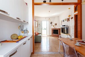 Family House, Multiple Bedrooms, 2 Bathrooms (Casa Crystal Near The Sea) | Interior