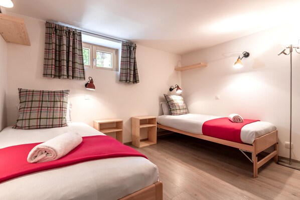 5 bedrooms, iron/ironing board, free WiFi, bed sheets