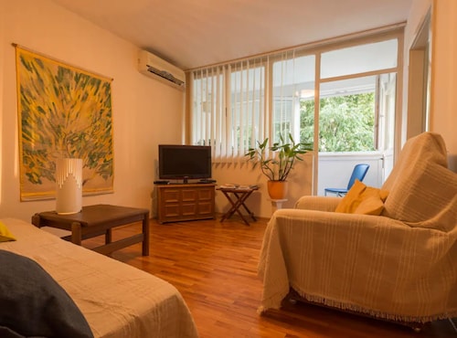 Friendly Well Located Family Apartment