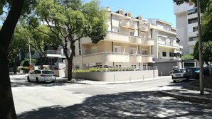 Apart Daire (Friendly Well Located Family Apartmen) | Dış mekân