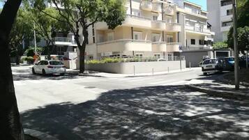 Apartment (Friendly Well Located Family Apartmen) | Exterior