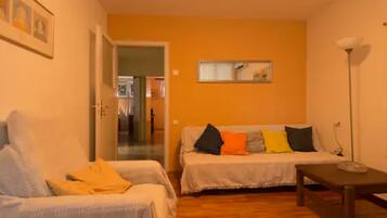 Apartment (Friendly Well Located Family Apartmen) | Living room | 32-inch flat-screen TV with cable channels