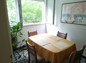 Apartment (Friendly Well Located Family Apartmen) | Dining room - Friendly Well Located Family Apartment (Split)