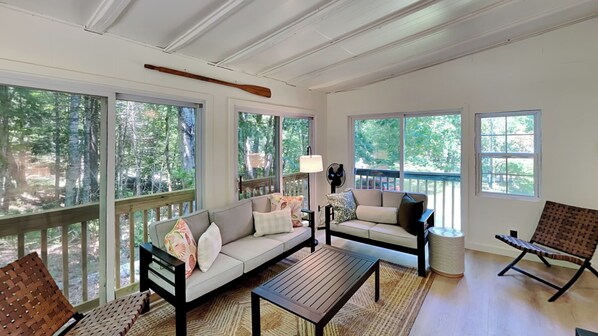 Smart TV, fireplace, DVD player, books