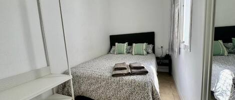 1 sovrum, strykjärn/strykbräda, wi-fi och sängkläder