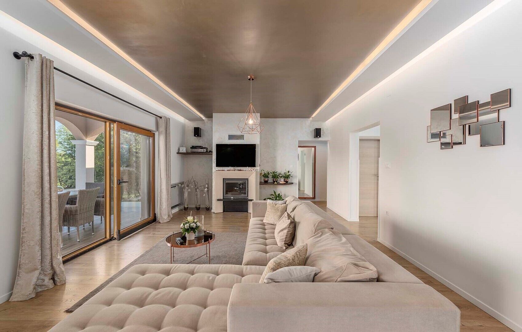 TV, fireplace, table tennis, stereo