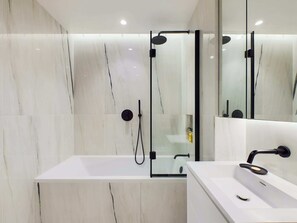 Shower, hair dryer, towels