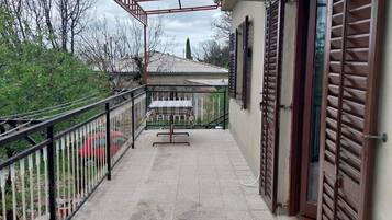 House (Holiday Home Marina - Two Bedroom Hol) | Exterior