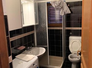 Shower, towels - Apartments Ata (Razanac)