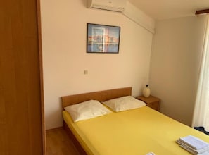 6 bedrooms, cots/infant beds, free WiFi - Apartments Ata (Razanac)