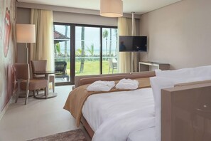 Premium Apartment, Sea View | In-room safe, free WiFi, bed sheets