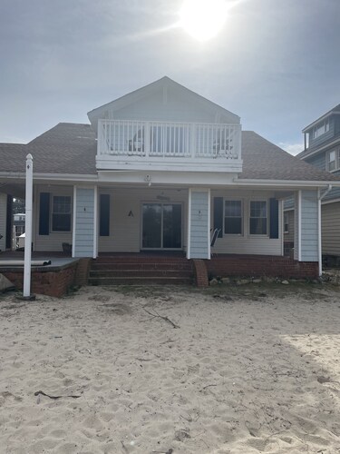 Roomy Beachfront Apartment, Deck, Game Room! 2 Bedroom Apts by RedAwning
