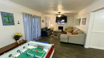 Apartment, 2 Bedrooms | Games room
